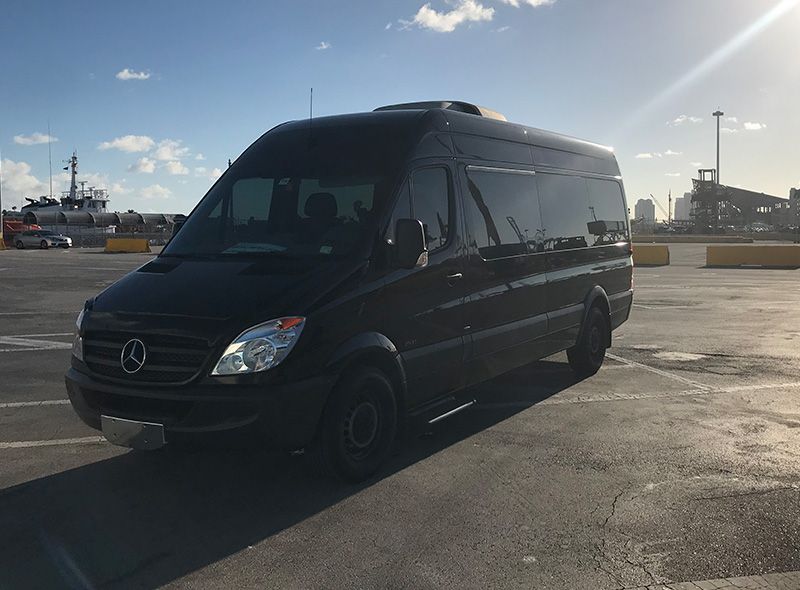 Few Important Reasons To Hire A Shuttle Transportation Service In Miami